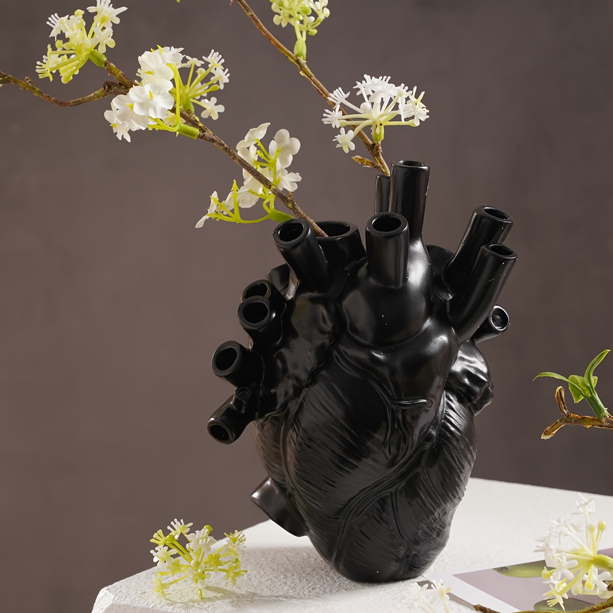 1pc Creative Heart Vase Decorative Bottle Dried Flower Container, Indoor Resin Decorative Handicraft Ornament, Halloween Thanksgiving Christmas Decor, Room Decor, Home Decor